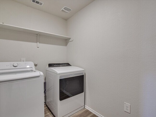 Building Photo - NEW LUXURY VINYL FLOORING IN ALL ROOMS - 3...