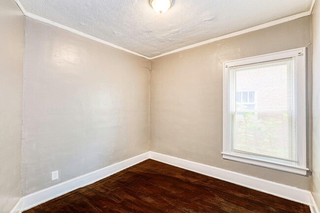 Building Photo - 3287 Tyler St