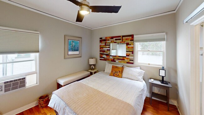 Building Photo - Furnished One Bedroom Available at Granada Court!