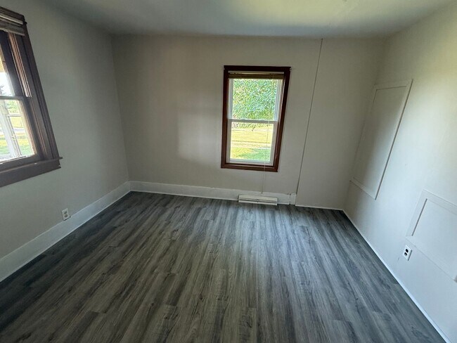 Building Photo - Country Comfort in Fort Atkinson