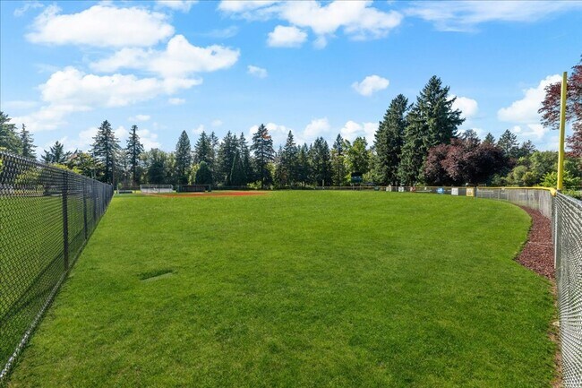 Building Photo - Renovated 4-bdrm, 2-bath Tualatin home—Corner lot, fenced yard, & prime location