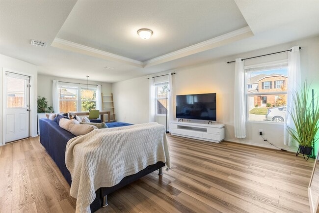 Building Photo - 10112 Falkland Rd