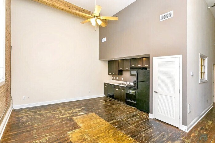 Building Photo - 215 N Court St