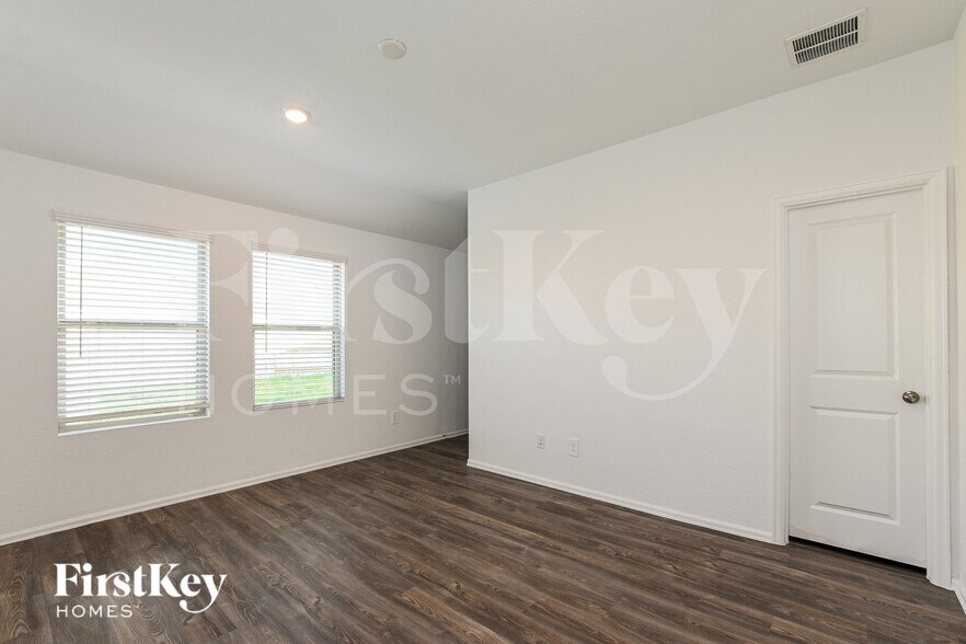 Building Photo - 18446 Summit Ranch Dr