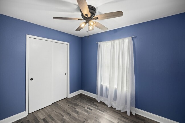 Building Photo - 3045 Yorktown Cir
