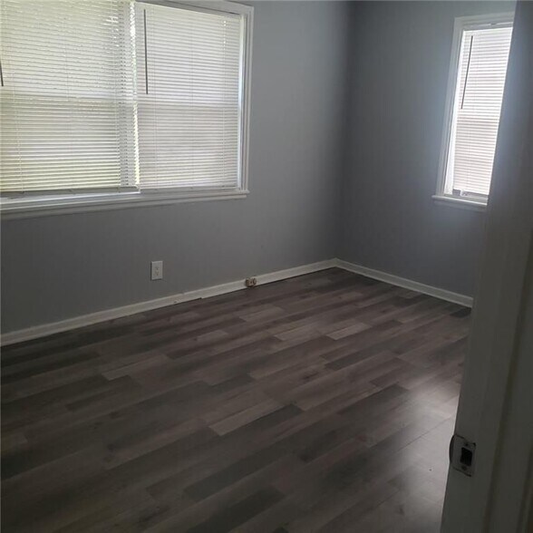 Building Photo - 5253 Brookdale Dr