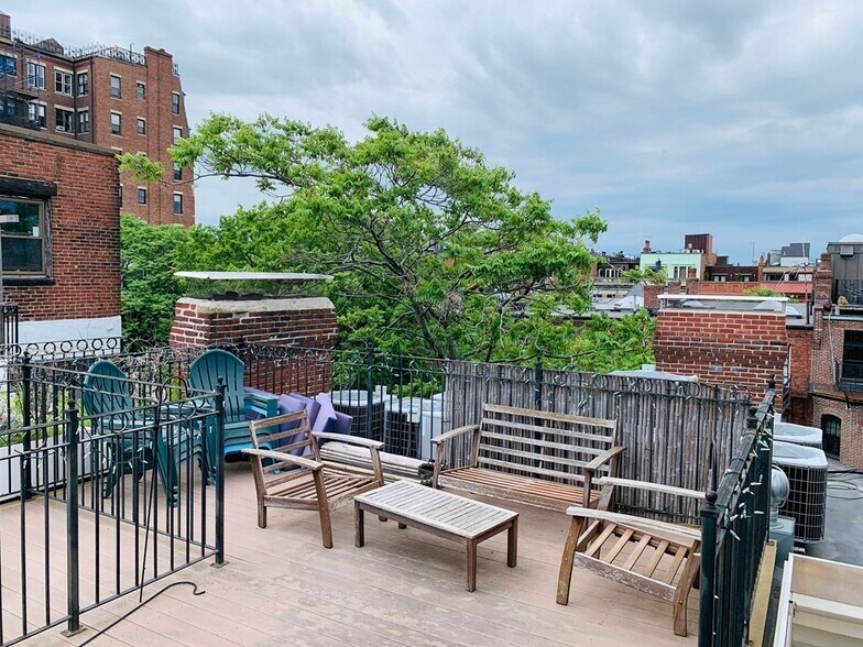 Building Photo - 392 Marlborough St