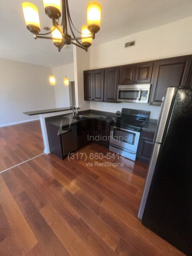 Building Photo - 402 N Delaware St