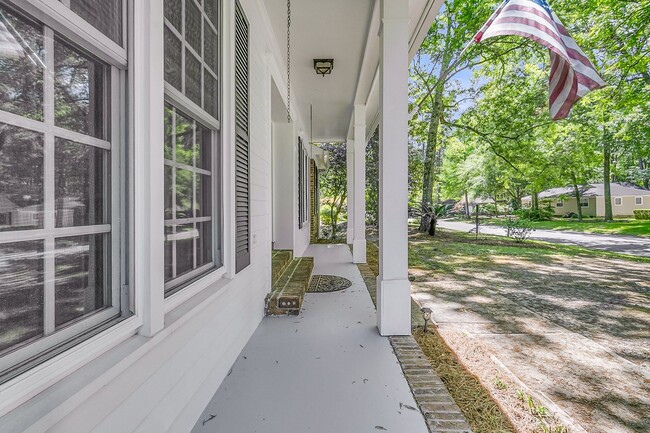 Building Photo - Move-In Ready Home in a Prime Summerville ...