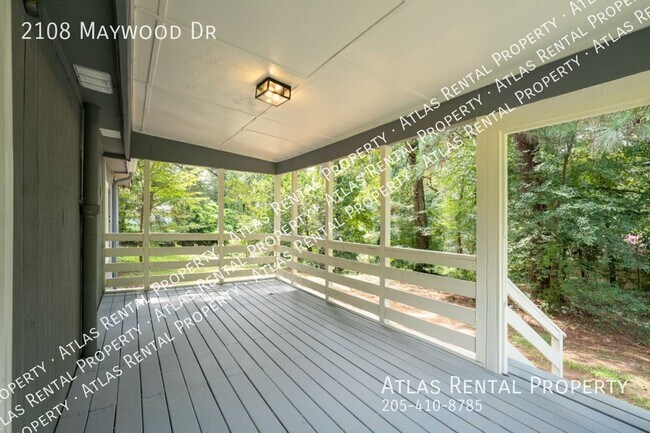 Building Photo - 2108 Maywood Dr