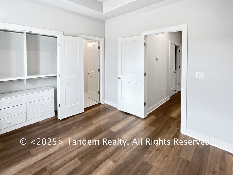 Building Photo - 3647 Hydes Ferry Rd