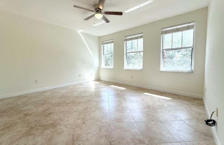 Building Photo - 960 Millbrae Ct