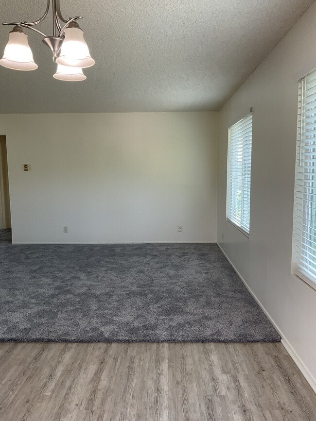Building Photo - "Charming 2-Bed Oasis in Ventura – Cozy 90...