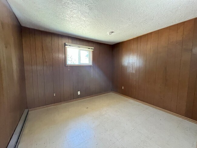 Building Photo - Charming 2-Bedroom Home with Open Living Space and Tile Flooring