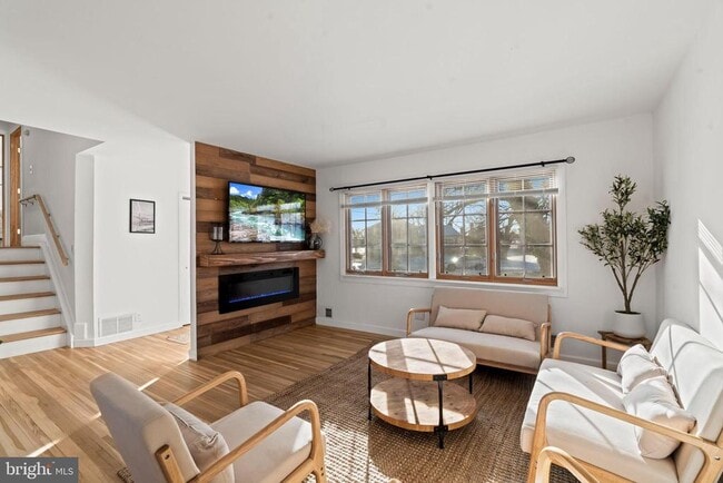 Building Photo - 209 Front St