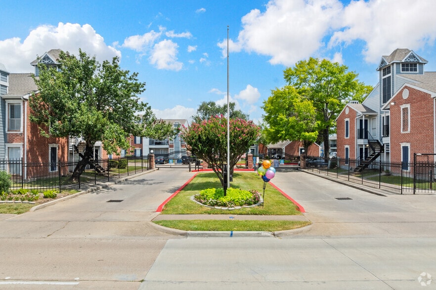 Primary Photo - Hawthorne