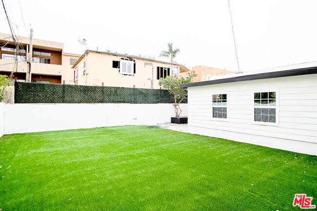 Building Photo - 3748 Veteran Ave