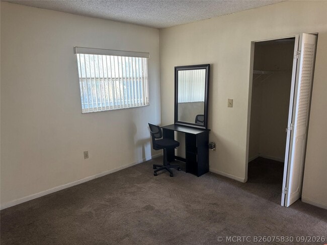 Building Photo - 2860 Somerset Dr
