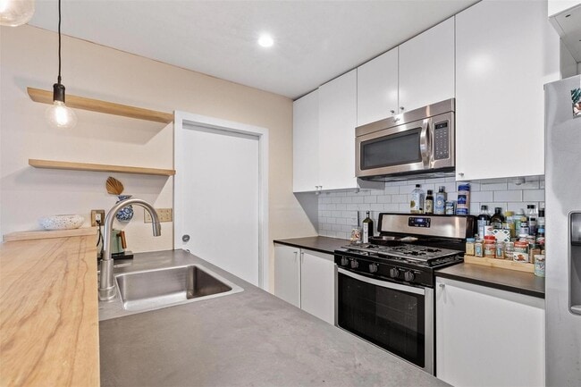 Building Photo - 9717 Hansford Dr