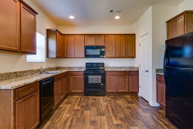 Building Photo - 4 BR/2.5 BA Home - A Rare Rental Between C...