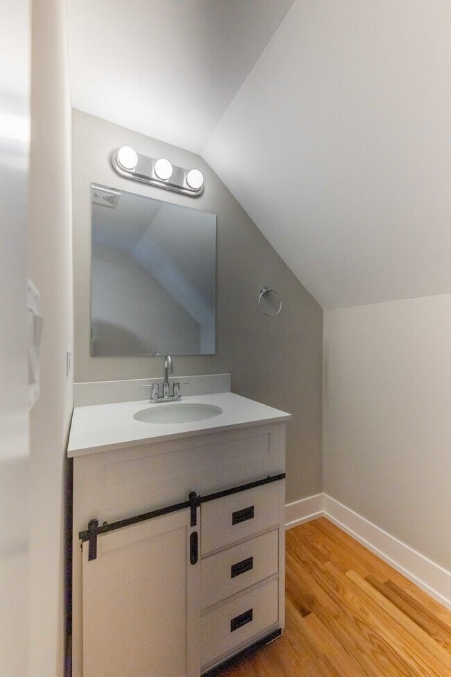 Building Photo - 6835 S Komensky Ave