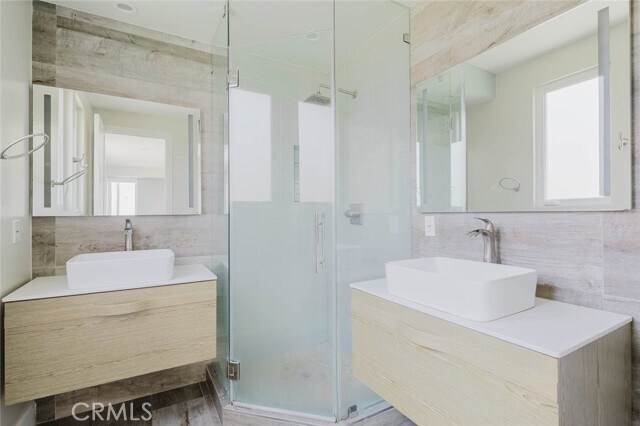 Building Photo - 4418 Kingswell Ave