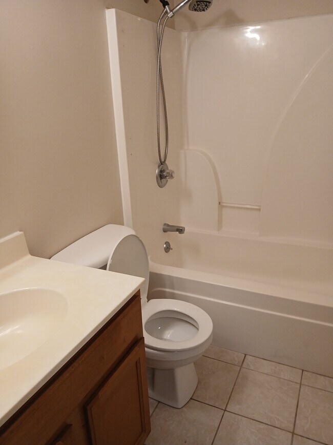 Building Photo - 319 E Mill St