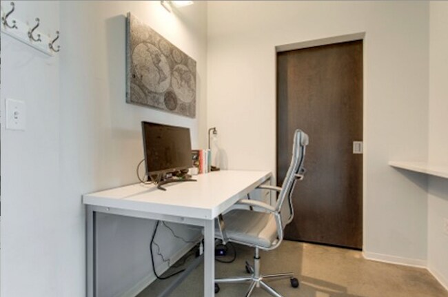 Building Photo - 2115 Yeaman Pl