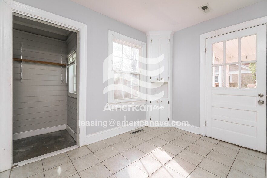 Building Photo - 203 Kincaid Ave NW