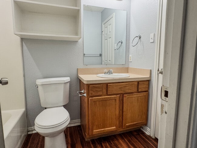 Building Photo - 1712 Manor Garden Curve