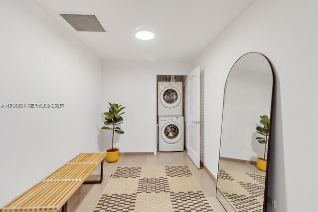 Building Photo - 88 SW 7th St