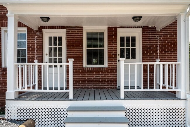 Building Photo - 819 Weedon St