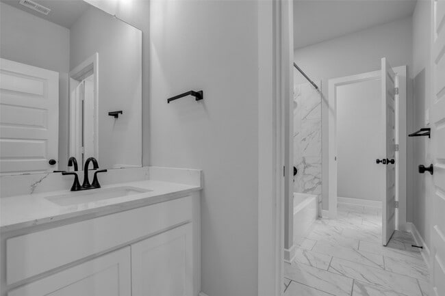 Building Photo - 215 Flower Moon Ct