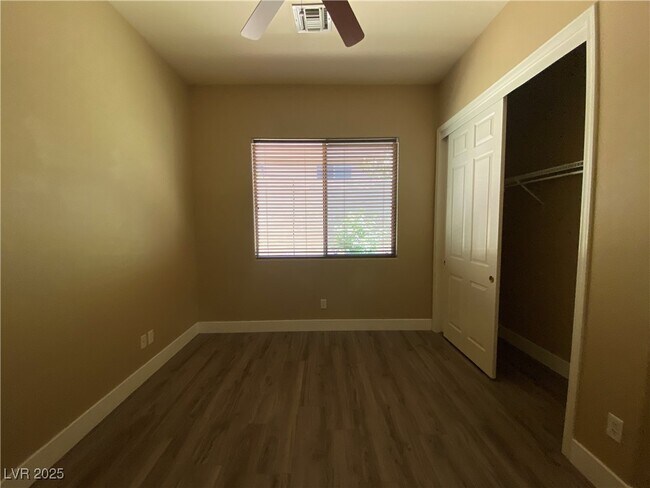 Building Photo - 17 Moraine Dr