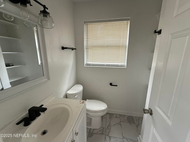 Building Photo - 1015 Busac Ave