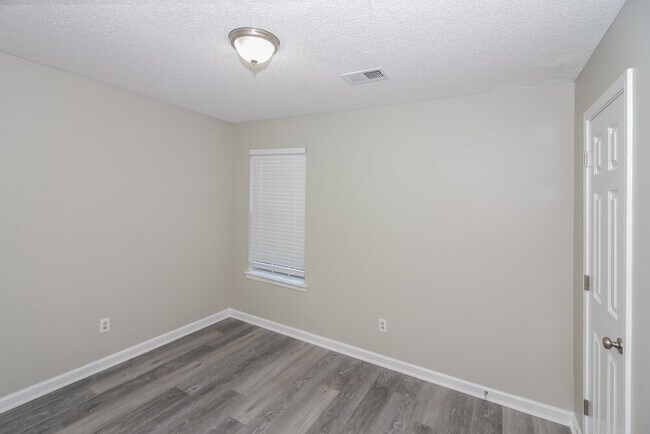 Building Photo - 8457 Regal Bend Dr