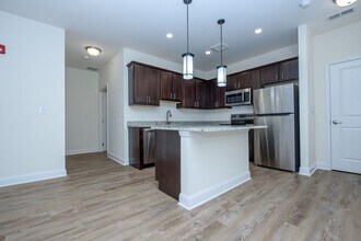 Building Photo - Luxury Living with Extra Space – 1 Bed + D...