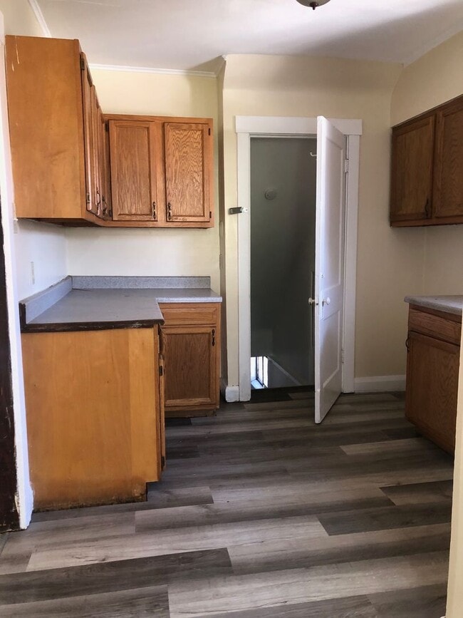 Building Photo - 2 Bedroom West Toledo