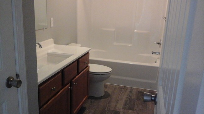 2 full baths - 101 S Future St