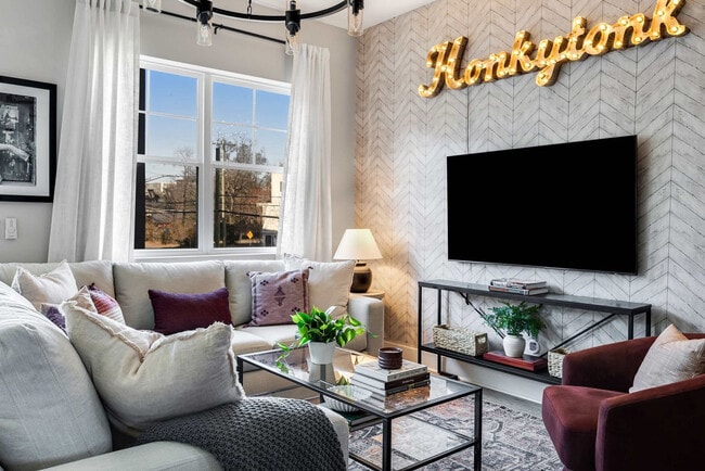 Building Photo - 1405 Napoleon St