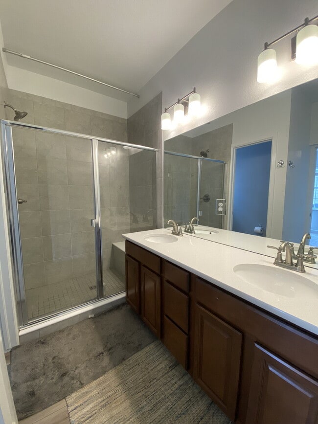 Building Photo - 3 bedroom - Shady Ridge