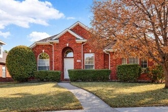 Building Photo - 2720 Zoeller Dr