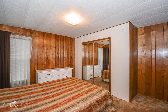 Building Photo - 302 Western Hills Dr