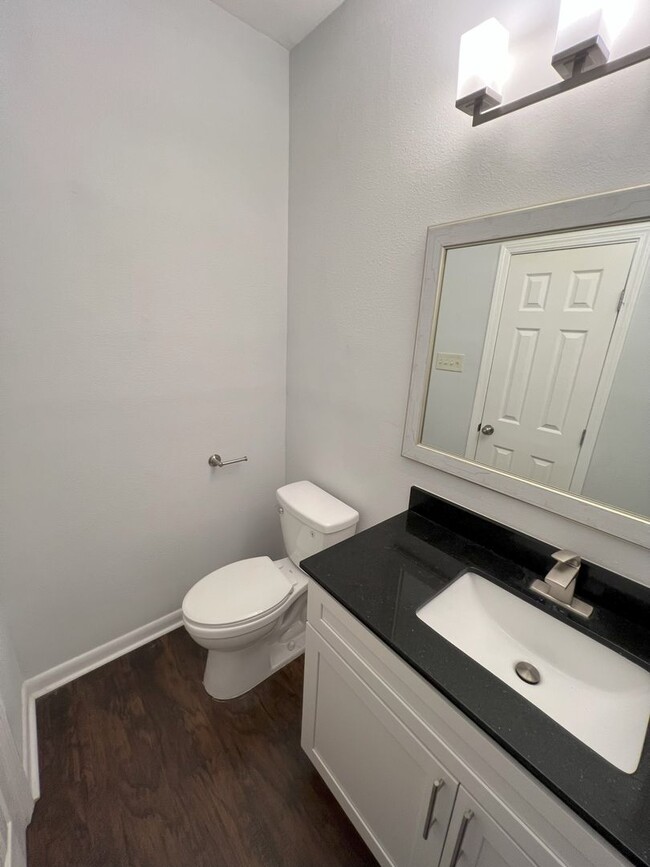 Building Photo - Newly remodeled, 4 bedroom, 2.5 bathroom h...