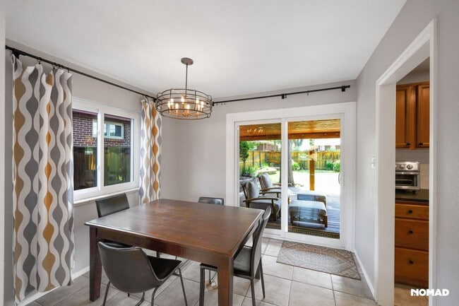 Building Photo - Spacious 4BR House in South Denver