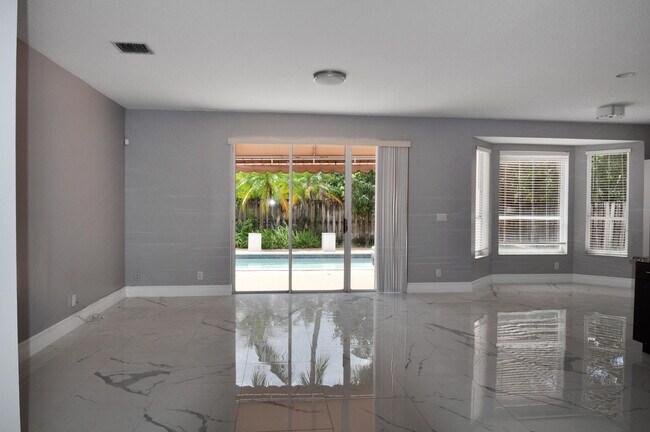 Building Photo - 12522 NW 18th Manor