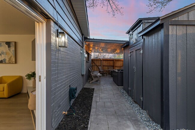 Building Photo - 9211 Highland Pl