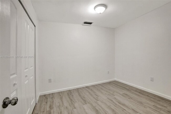 Building Photo - 9862 SW 145th Pl