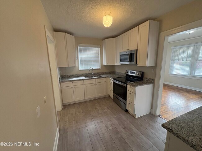 Building Photo - 859 St Clair St