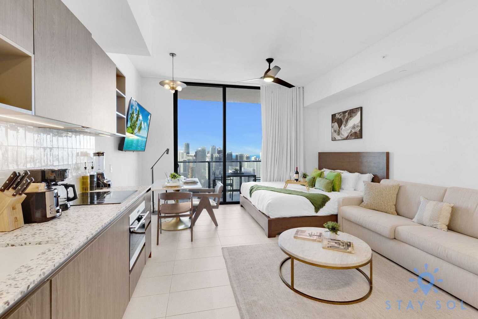 Building Photo - 601 NE 1st Ave